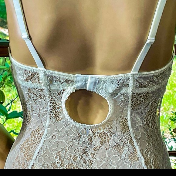 ▪️NWOT▪️MIMI HOLLIDAY▪️Lotus Blossom Floral Lace Silk Satin Trim Teddy Bodysuit - Picture 7 of 8